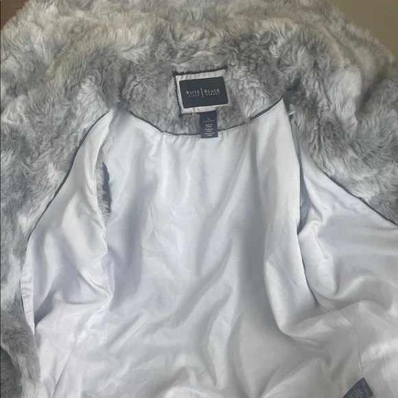 WHBM. White House Black Market Gray and White Fur Vest - Picture 5 of 6